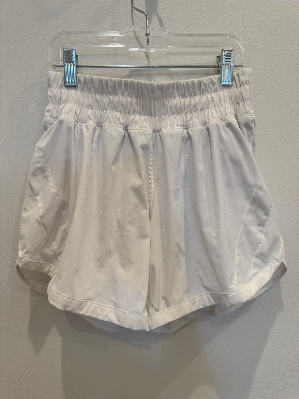 GUC Lululemon soft white shorts size 6 Inseam 4.5”